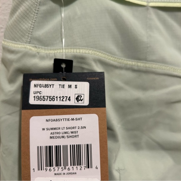 The North Face Summer LT 2.5" Shorts Women’s Medium Astro Lime Mist NWT - Picture 4 of 5